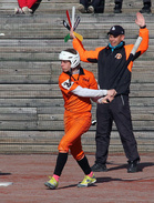 ViPan parhaana palkittu Joonas Joonas Toivonen seuraa tarkkana vaihtolyöntinsä onnistumista. Takana pelinjohtaja Mikko Hettula.