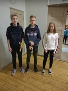 Vuoden tuomari Wilho Pyrylä, poikatuomari Anton Säiläkivi ja tyttötuomari Saara Seppälä