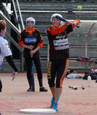 Siepparina ja numerolla 2 pelannut nopea etenijä Janika vie kärkenä pelannutta Satua 2-pesälle.