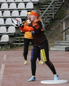 Lukkari Riia Virtoa hymyilyttää, kun ulkokenttä saa toimittaa rauhassa pallon kotipesään polttaen vastustajan etenijän.