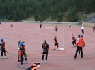 I-palkittu Kati Leijala pelaa varmalla otteella kärkenä. Tässäkin Kati lyö pallon Puhdin polttolinjan taakse.